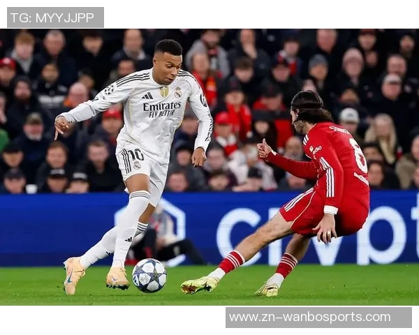 皇马更衣室团结一心共同抵御外界干扰与压力